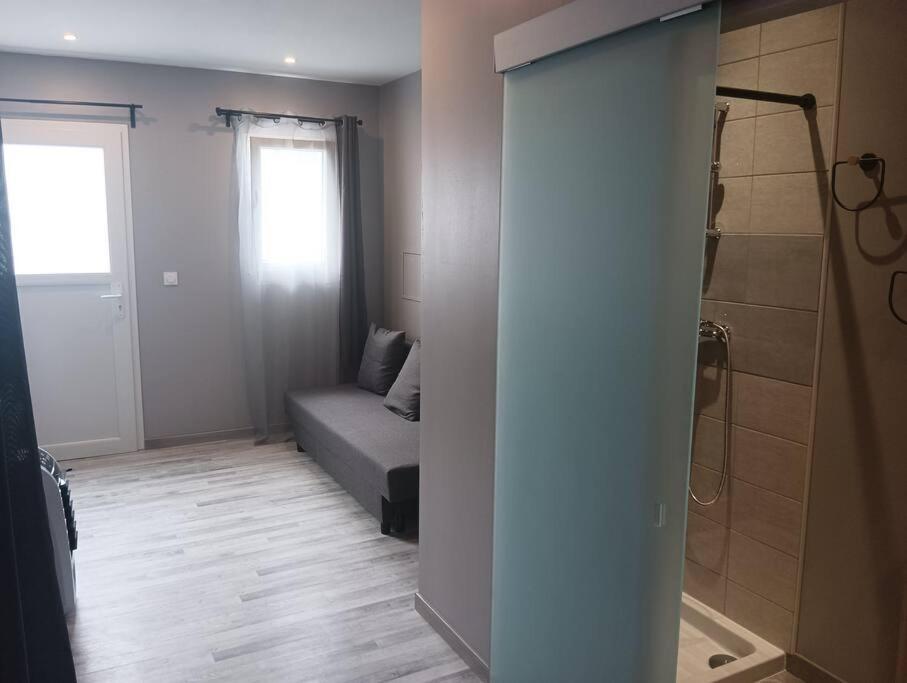 Chambre & Sdb Privee Avec Piscine En Bord De Via Rhona Sarras Екстериор снимка